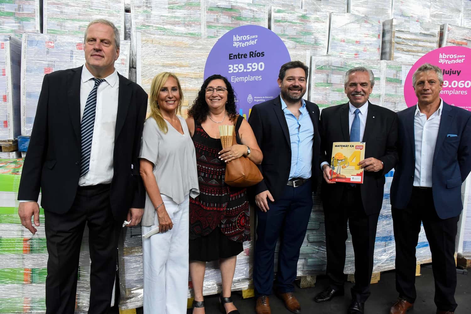 Junto al presidente, Exequiel Coronoffo participó de la presentación de Libros para Aprender.