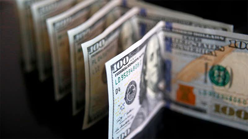 El dólar “blue” arrancó el año en baja y cerró a $206
